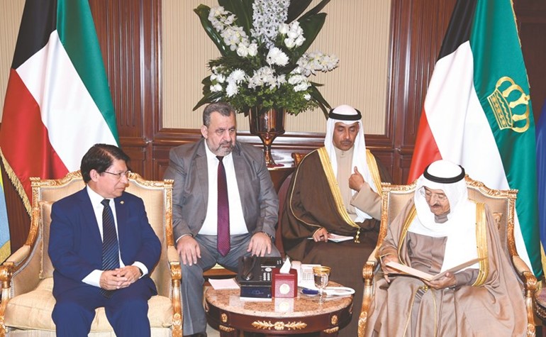 سمو الأمير خلال لقائه وزير العلاقات الخارجية بجمهورية نيكاراغوا دنيس مونكادا كوليندرس ﻿