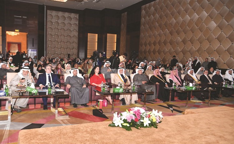 د.حامد العازمي وعبدالعزيز الغنام وجواد بوخمسين والشيخة انتصار سالم العلي ود.رشيد الحمد ومحمد الصايغ ود.طارق الشيخ في مقدمة حضور مؤتمر تكنولوجيا التعليم        (قاسم باشا)﻿
