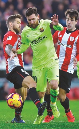 برشلونة «المتذبذب» ينعش آمال الريال في الليغا
