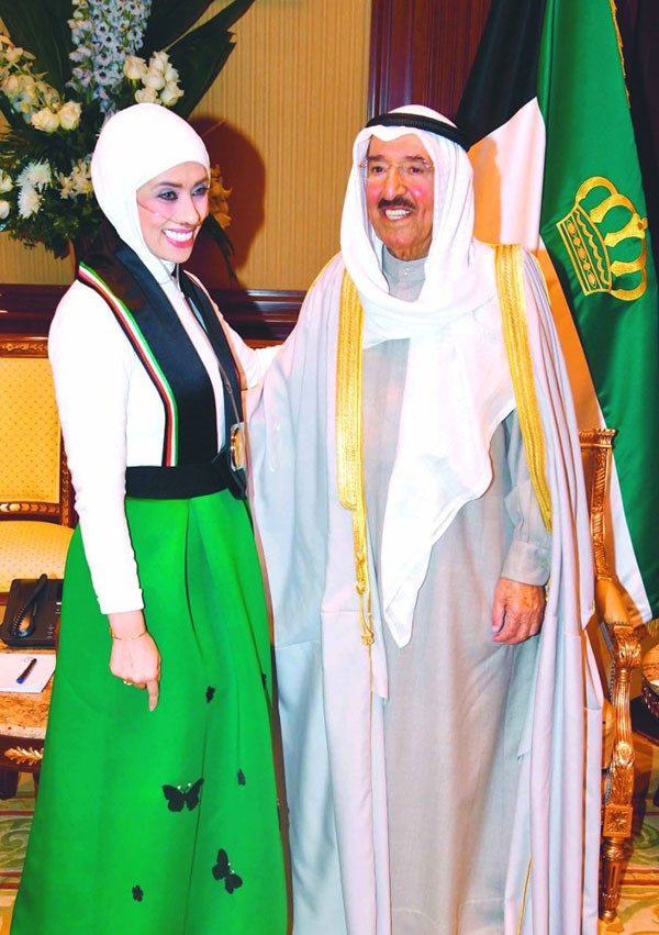 صاحب السمو الأمير الشيخ صباح الأحمد مستقبلا شيماء يوسف العيدي
