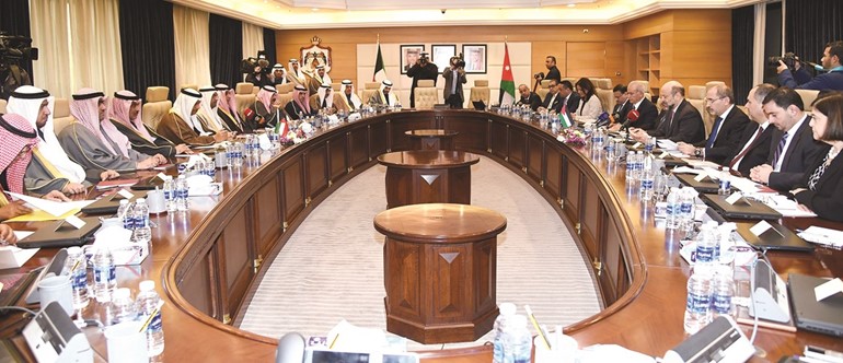 جانب من المباحثات الرسمية بين الجانب الكويتي برئاسة سمو رئيس الوزراء الشيخ جابر المبارك والأردني برئاسة رئيس الوزراء د.عمر الرزاز﻿
