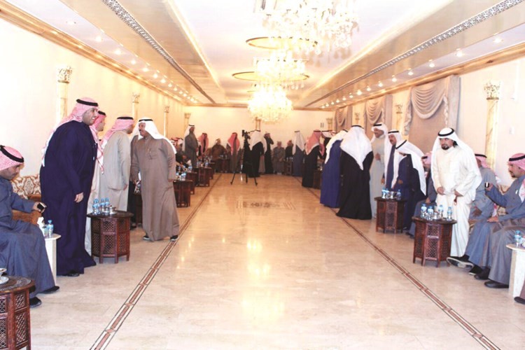 جانب من الحضور في لقطة جماعية﻿