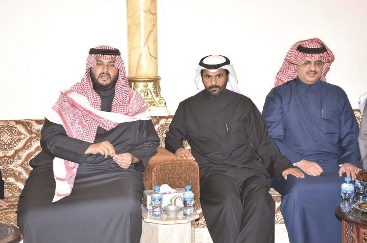 صاحب السمو الملكي الأمير تركي بن محمد بن فهد والسفير السعودي الأمير سلطان بن سعد وجاسم المسيلم﻿
