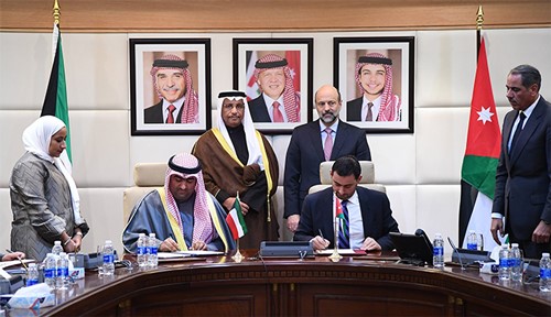 الروضان يوقع على مذكرة تفاهم وبرنامج تنفيذي مشترك مع الحكومة الاردنية