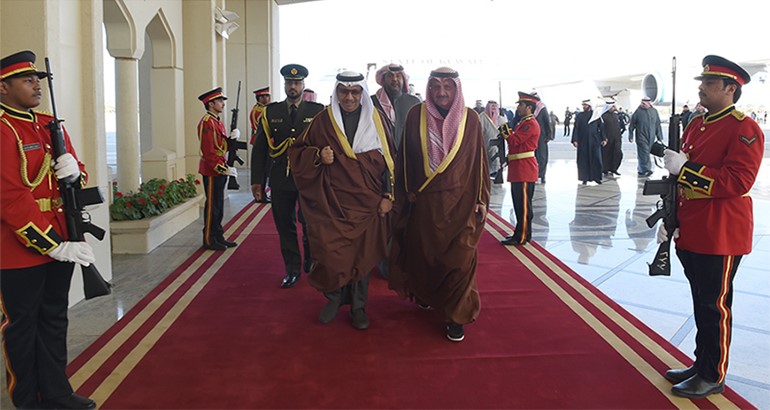 سمو الشيخ جابر المبارك رئيس مجلس الوزراء والوفد المرافق لسموه لدى عودته الى البلاد بعد زيارة رسمية للأردن
