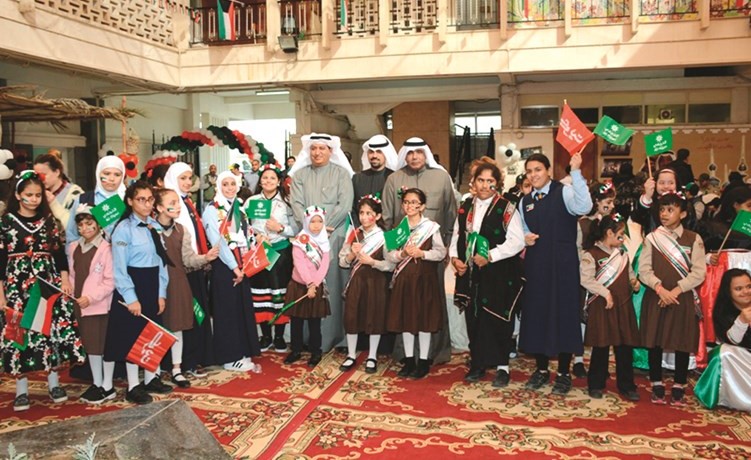 «التجاري» يرعى احتفالية إدارة مدارس التربية الخاصة برفع العلم