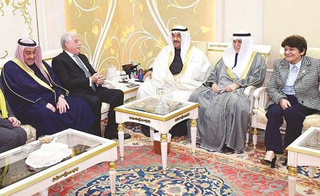 سمو الشيخ ناصر المحمد مستقبلا اللواء خالد فودة﻿
