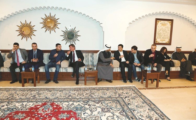 عمر الطبطبائي خلال استقباله وفد لجنة الصداقة الجورجية - الكويتية برئاسة النائب أرتشيل تالاكفادزة 	(محمد هاشم)﻿