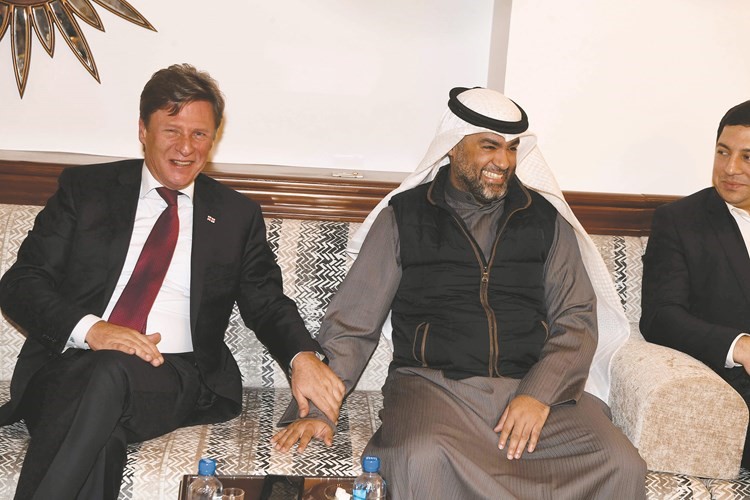 عمر الطبطبائي مع أرتشيل تالاكفادزة﻿