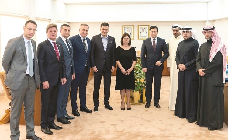 د. عبدالكريم الكندري وعمر الطبطبائي وراكان النصف مع وفد لجنة الصداقة الجورجية - الكويتية﻿