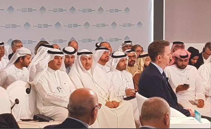 «القوى العاملة» شاركت في القمة العالمية للحكومات