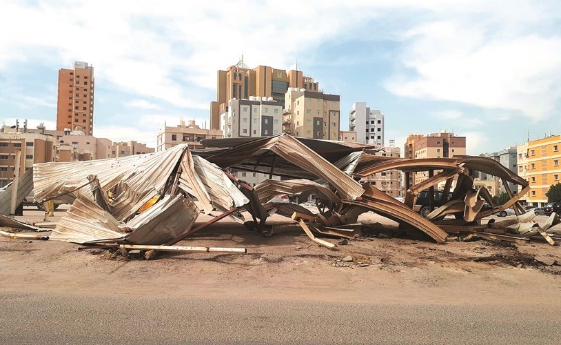 جانب من إزالة التعديات في حولي﻿