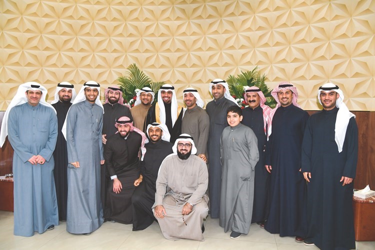 ومباركة من الأهل والأصدقاء للمعرس يوسف اللهو بالمناسبة السعيدة﻿