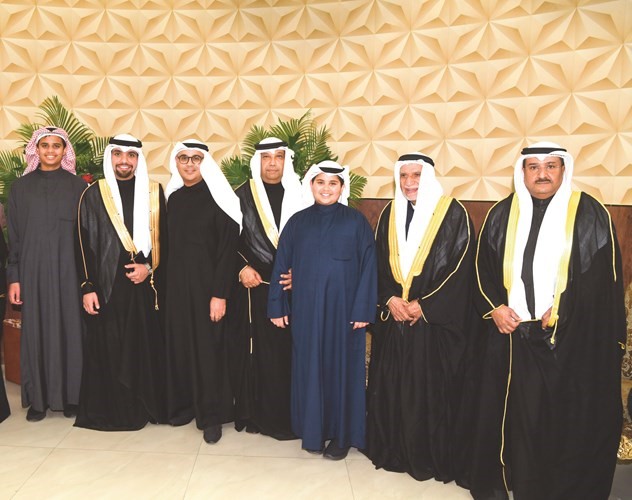 عماد الشطي وولداه عبدالعزيز وعبدالله الشطي يهنئون﻿