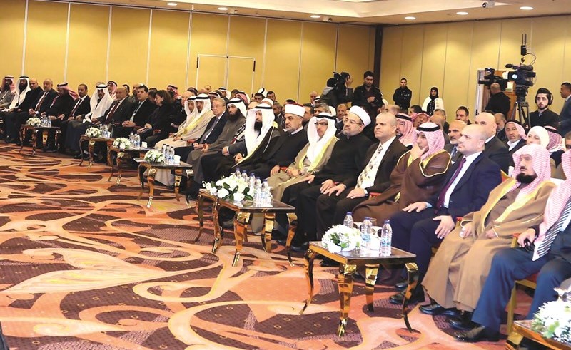 الحضور في افتتاح ندوة بيت الزكاة﻿