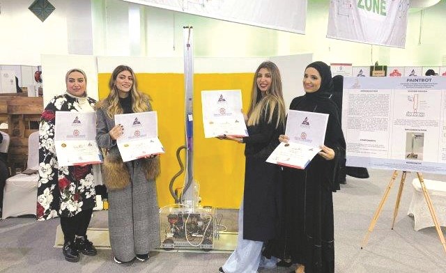 فريق الجامعة الأمريكية الحاصل على المركز الثاني وعلى جائزة البلو ريبون﻿