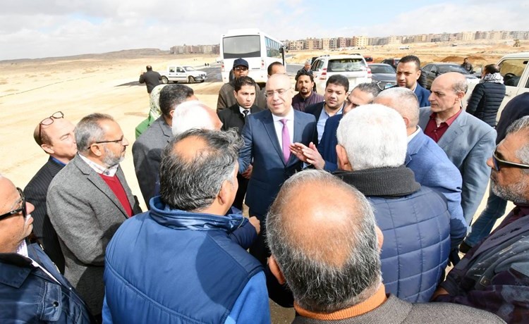 د.عاصم الجزار وزير الإسكان والمرافق والمجتمعات العمرانية في أولى جولاته يتفقد المشروعات المختلفة بالقاهرة الجديدة﻿