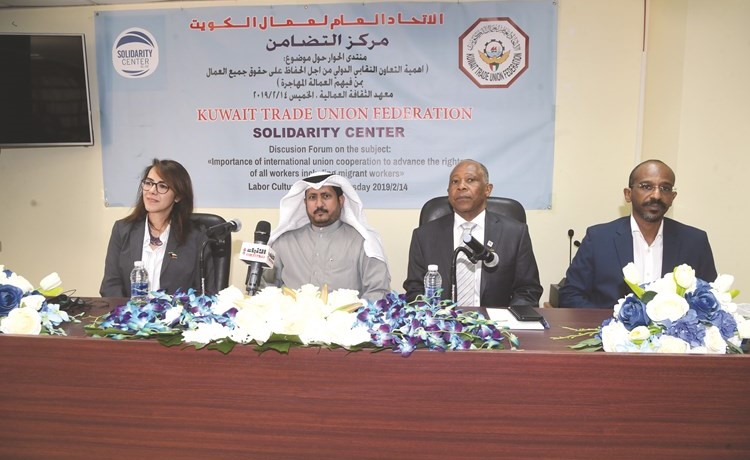 المتحدثون خلال المنتدى      (محمد هاشم)﻿