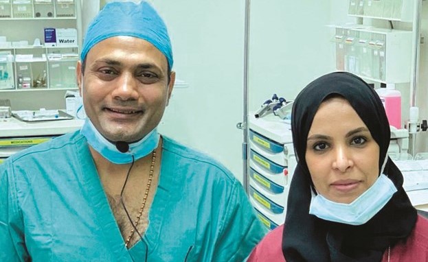  د.عبير الذايدي مع الطبيب الزائر من الهند﻿