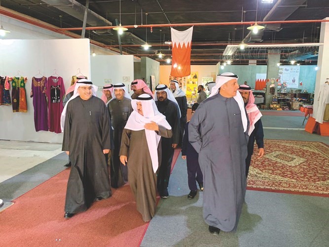 افتتاح الجناحين القطري والبحريني في قرية صباح الأحمد التراثية