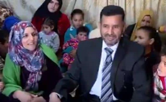 بالفيديو.. عراقي متزوج 3 نساء ولديه 50 ابناً وابنة ويسعى للزواج بالرابعة