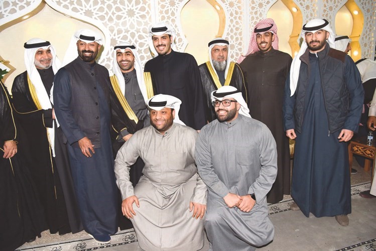المعرس محمد خالد القبندي مع عدد من الأصدقاء﻿
