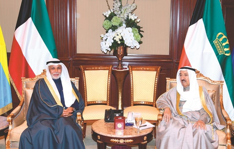 صاحب السمو الامير الشيخ صباح الأحمد مستقبلا المستشار يوسف المطاوعة	﻿