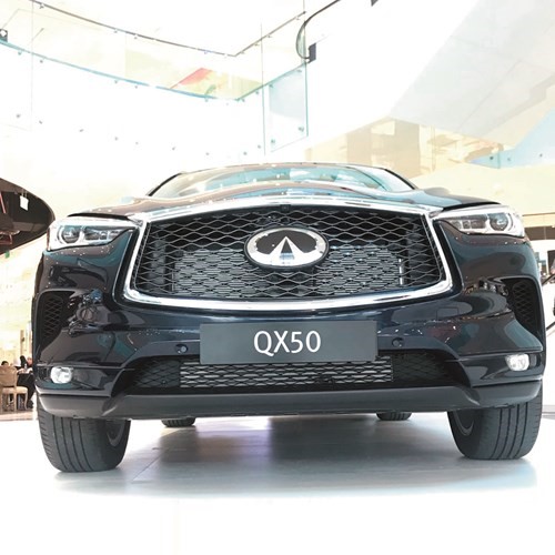 «إنفينيتي البابطين» تبهر زوار الكوت مول بـ «QX50»