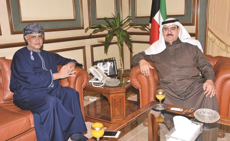 محافظ العاصمة الفريق ثابت المهنا مستقبلا السفير العماني ﻿