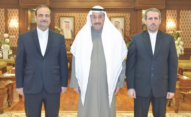 الشيخ فيصل الحمود مستقبلا سفير إيران محمد إيراني﻿