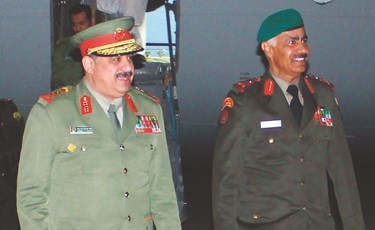 الفريق الركن محمد الخضر لدى وصوله الى البلاد ﻿