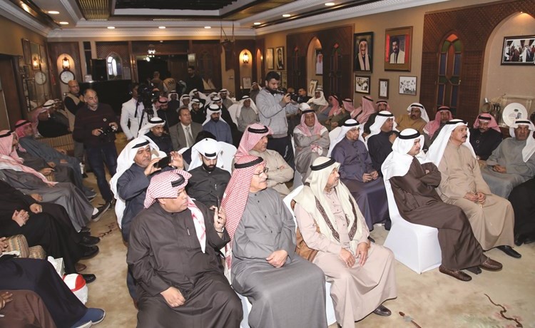 جانب من الحضور في الديوان﻿
