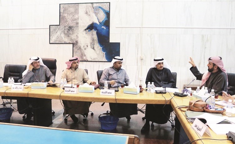 د.حسن كمال مترئسا اجتماع لجنة العاصمة ﻿