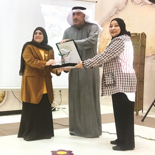 تكريم مدير المنطقة ﻿