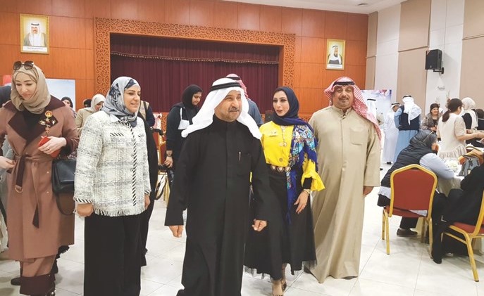 الظفيري وجولة في المعرض ﻿