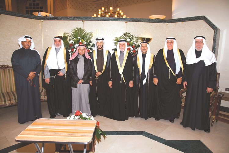 المعرس متوسطا سالم آل هيد وعبدالوهاب النقي ووالده د.عبدالرحمن بوبشيت وعبدالعزيز الغنام وم.عبدالرحمن الغنيم ونعيم آل هيد وخالد بوبشيت﻿