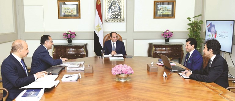 الرئيس عبدالفتاح السيسي مستقبلا مصطفى مدبولي رئيس مجلس الوزراء وأشرف صبحي وزير الشباب والرياضة﻿