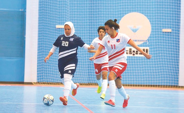 نجمات كرة الصالات النسائية ضيفات «ألو الأنباء» اليوم