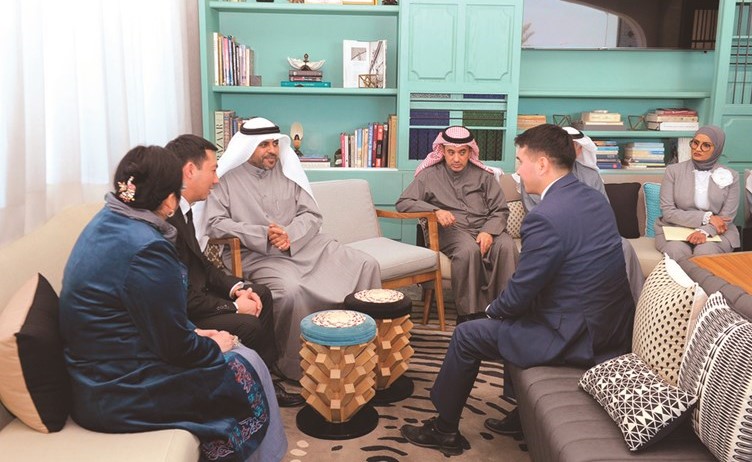 وزير الإعلام ووزير الدولة لشؤون الشباب محمد الجبري يلتقي وزير الثقافة والإعلام والسياحة عظمات جامانكولوف	﻿
