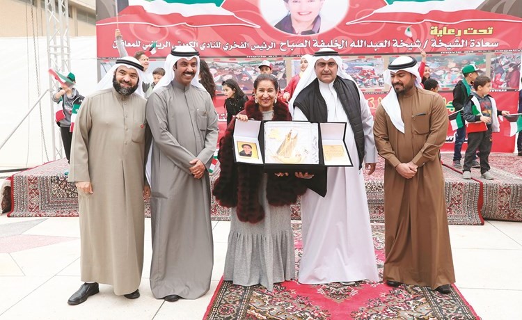 عبدالرحمن الشراح وخالد الهضيبان خلال تكريم الشيخة شيخة العبدالله﻿
