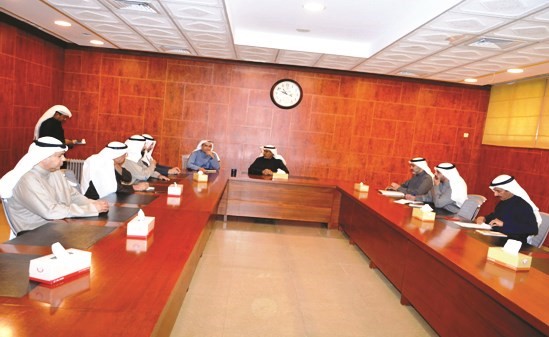 فهد الشعلة خلال لقائه مع أعضاء مجلس الأمناء واللجنة العلمية لمجمع السيرة النبوية ﻿