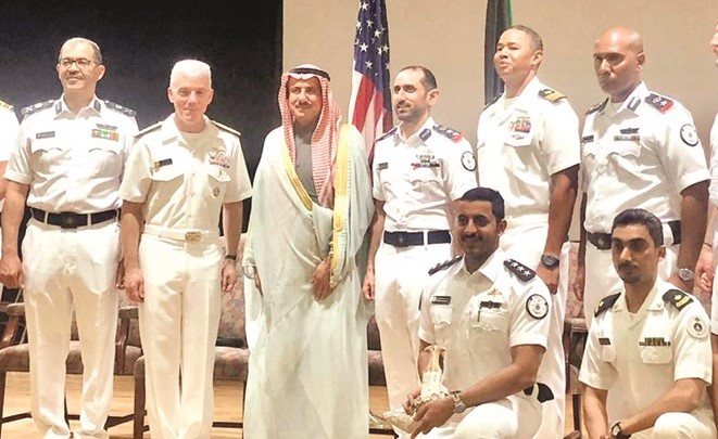 السفير الشيخ عزام الصباح خلال مشاركته في الاحتفال ﻿