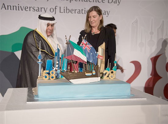 سفير البلاد لدى أستراليا منذر العيسى خلال الاحتفال بالأعياد