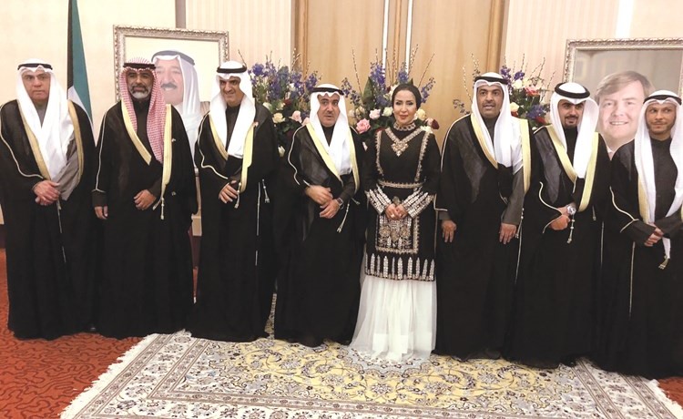 عبدالرحمن العتيبي متوسطا الحضور في احتفال سفارتنا في هولندا ﻿
