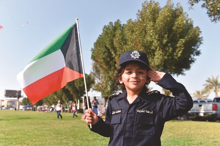 بالفيديو.. شارع الخليج العربي يتشح بكل ألوان البهجة والفرحة احتفالاً بالأعياد الوطنية