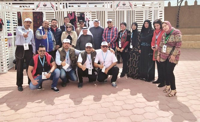 المستشار محمد ضيف الله شرار مع صفاء الأصولي وعدد من أعضاء رابطة البحيرة وأبناء الجالية المصرية ﻿