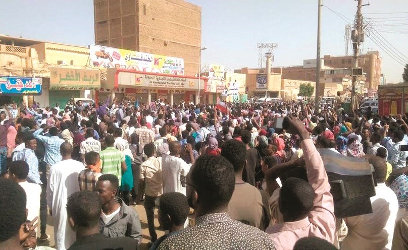 جانب من المظاهرات ضد النظام في السودان امس	(انترنت)﻿