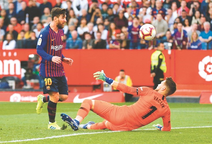هاتريك ميسي يقتل «أبناء الأندلس».. وبايرن يضغط على دورتموند