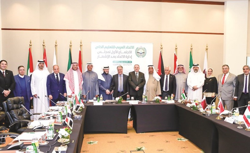 المشاركون في الاجتماع في صورة جماعية﻿