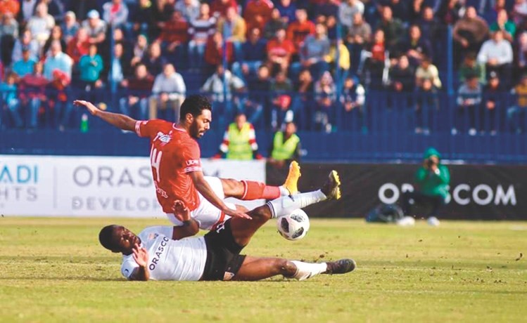 حسين الشحات يتعرض لعرقلة من لاعب الجونة﻿